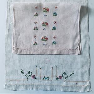 2 Vintage Hand Embroidered Flowers Linen Towels
